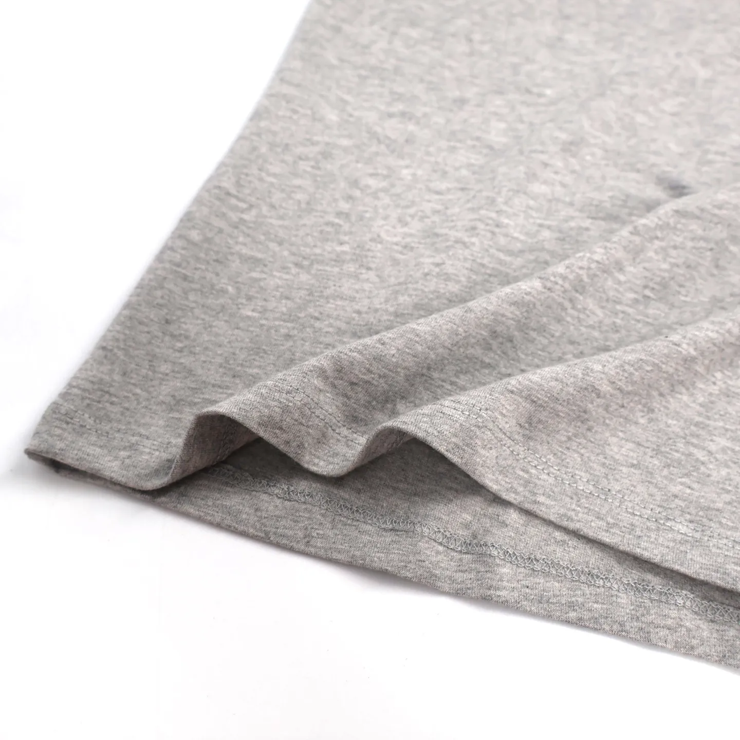 🅿️340 [Exclusive supply] CH Crow heart flocked cross long-sleeved T-shirt (grey) The original version was purchased and developed for 10949, a popular item in early autumn. The fabric is lightly brushed cotton 180g fabric. The upper body is super skin-friendly and soft. Original cowhide main label wash mark. Silver thread anti-counterfeiting laser. Purchased the original version and developed it 1:1 restoration. The flocking print is consistent with the original version. They are all black and cyan (green light), not the ordinary black fake version on the market. The collar threads are also dyed in the same vat. Size:S-M-L-XL
